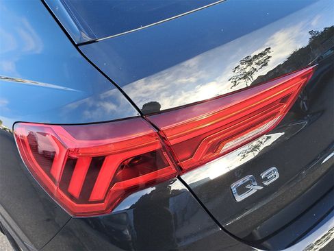 Certified 2025 Audi Q3 2.0T Premium w/ Convenience Package image 37