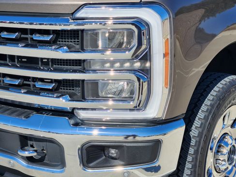 Used 2023 Ford F250 Lariat w/ Lariat Ultimate Package image 9