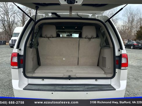 Used 2017 Lincoln Navigator Select image 11