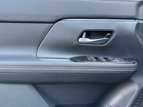 New 2026 Nissan Kicks SR image 8