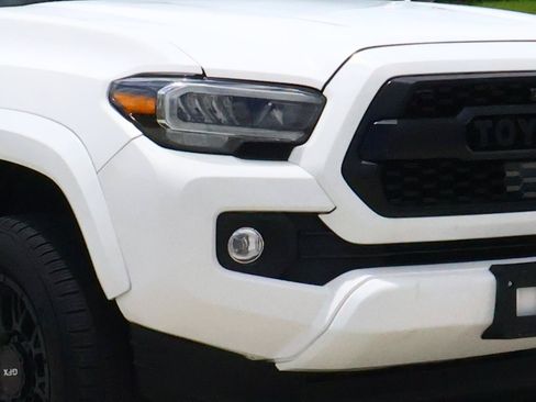 Used 2021 Toyota Tacoma Limited AWD/4WD image 7