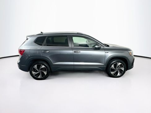 Used 2024 Volkswagen Taos SE AWD/4WD image 10