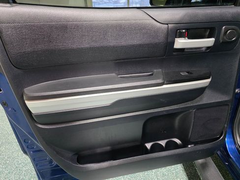 Used 2014 Toyota Tundra SR5 w/ SR5 Upgrade Package image 20