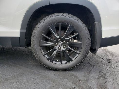 Used 2019 Toyota Highlander SE AWD/4WD image 11