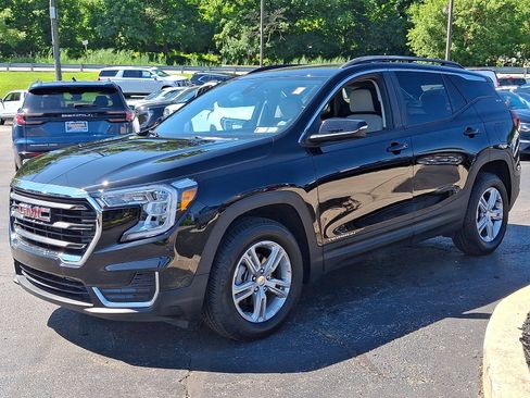 Used 2023 GMC Terrain SLE w/ Driver Convenience Package AWD/4WD image 3