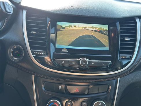 Used 2018 Chevrolet Trax LT w/ Sun & Sound Package FWD image 28