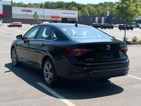 Used 2024 Volkswagen Jetta SE FWD image 4