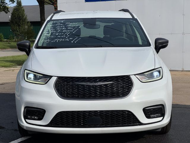 Used 2024 Chrysler Pacifica Touring-L w/ Road Tripper Package FWD image 45