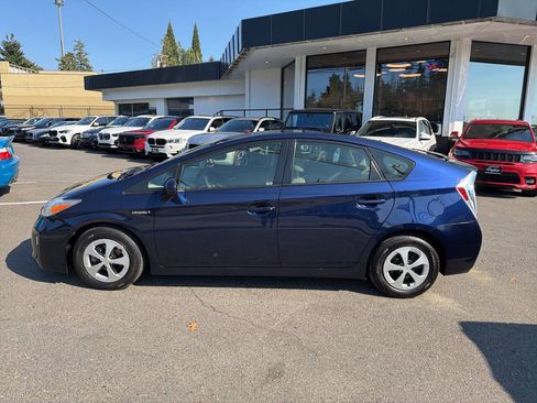 Used 2014 Toyota Prius Two image 2