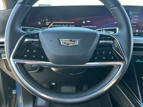 Used 2025 Cadillac Escalade Luxury AWD/4WD image 19