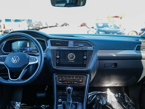 Used 2024 Volkswagen Tiguan SE image 13