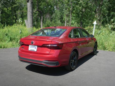 Certified 2024 Volkswagen Jetta SE w/ Panoramic Sunroof Package image 8