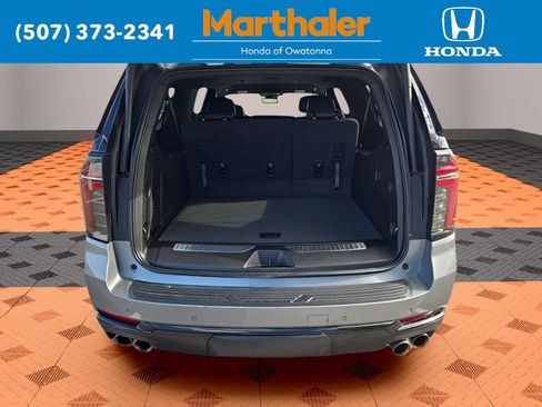 Used 2025 Chevrolet Suburban Z71 AWD/4WD image 15