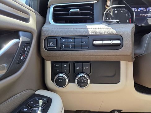 Used 2021 GMC Yukon XL Denali AWD/4WD image 25