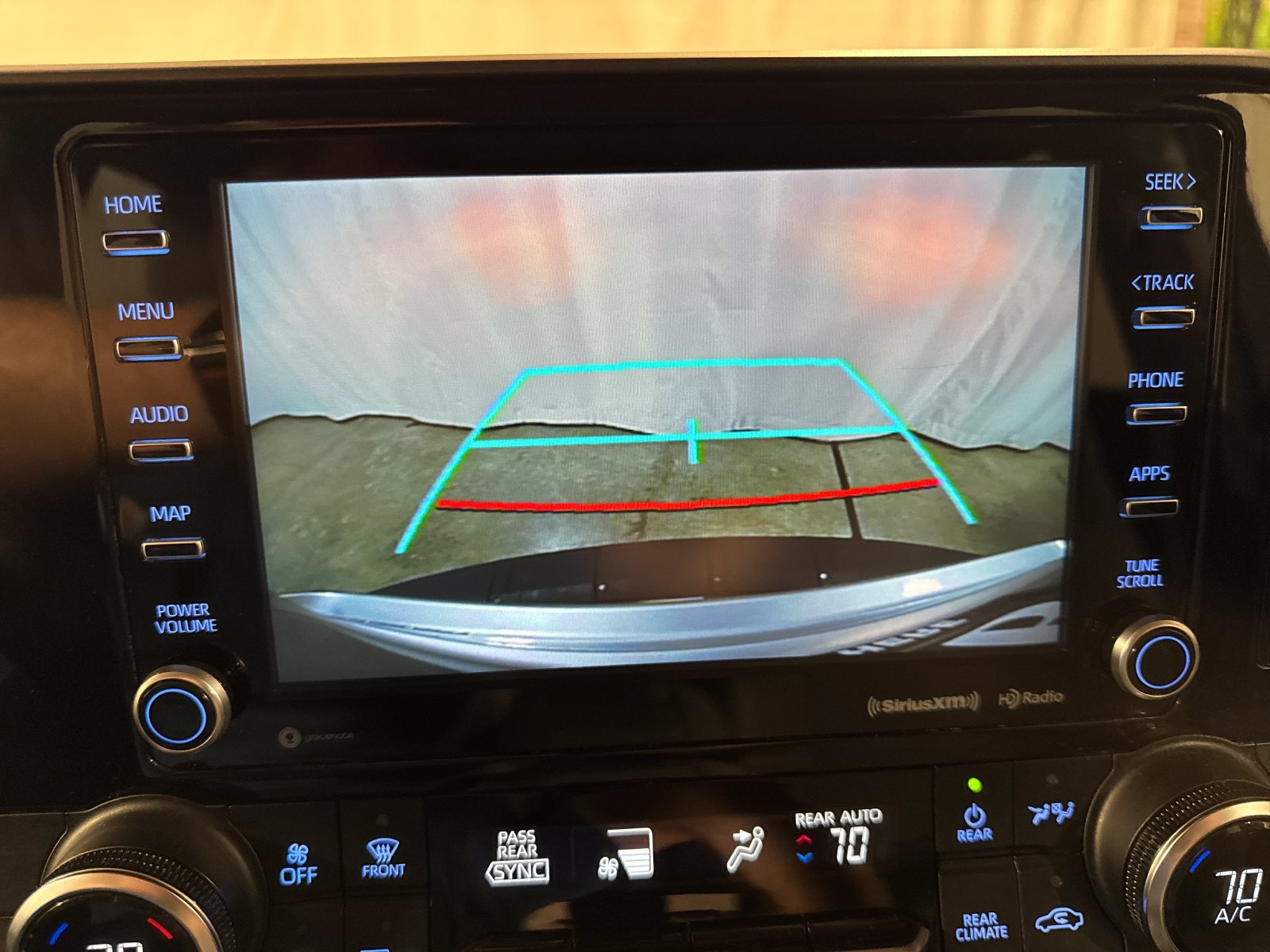 Used 2022 Toyota Highlander LE AWD/4WD image 18
