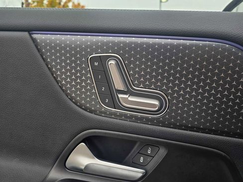 Used 2025 Mercedes-Benz GLA 250 image 24