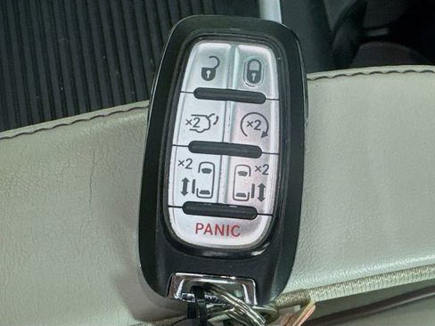 Used 2019 Chrysler Pacifica Limited w/ Tire & Wheel Group image 42