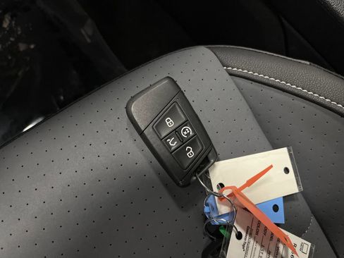 Used 2025 Volkswagen Jetta SE w/ Sunroof Package image 26