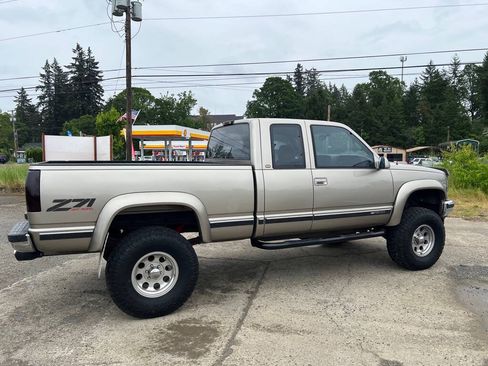 Used 1998 Chevrolet Silverado 1500 4x4 Extended Cab w/ Preferred Equipment Group 2 image 12