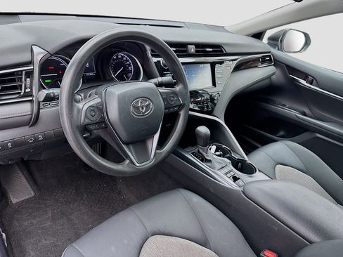 Used 2020 Toyota Camry LE image 7