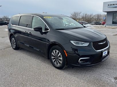 Used 2023 Chrysler Pacifica Touring-L