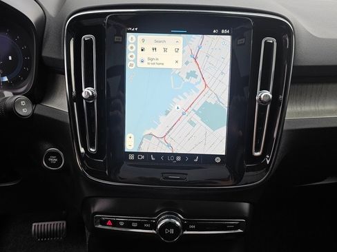 Certified 2025 Volvo XC40 B5 Plus image 23