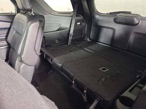 Used 2020 Ford Explorer XLT w/ Equipment Group 202A AWD/4WD image 28