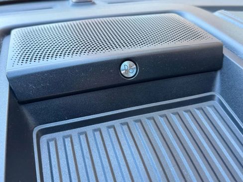 Used 2018 Ford F150 Lariat w/ Equipment Group 502A Luxury image 18