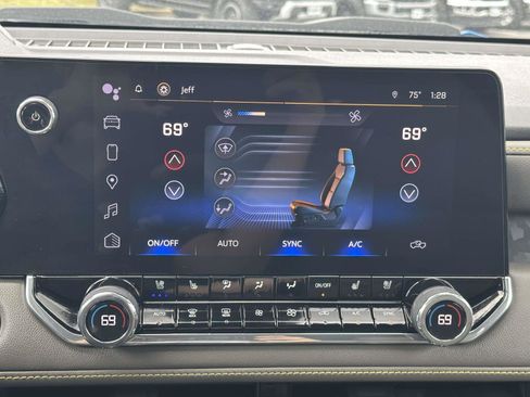 Used 2023 Chevrolet Colorado ZR2 w/ ZR2 Convenience Package III AWD/4WD image 12