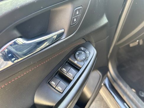 Used 2021 Chevrolet TrailBlazer RS w/ Technology Package FWD image 19