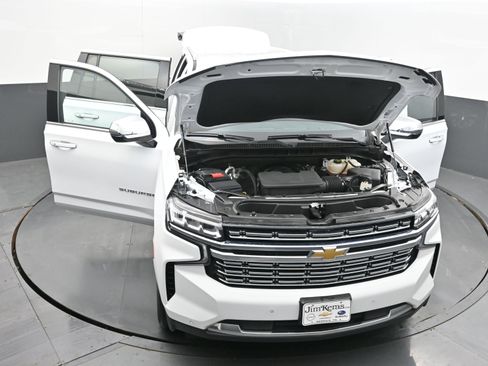 Used 2023 Chevrolet Suburban Premier image 43