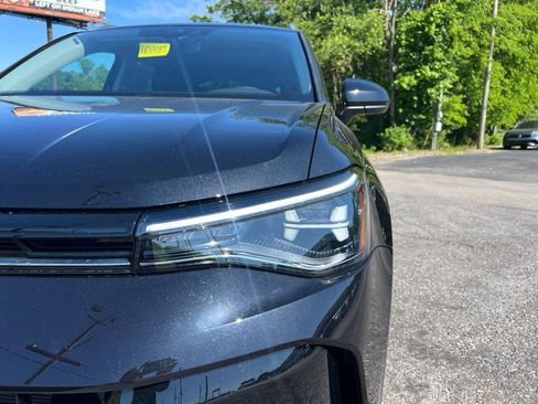New 2026 Volkswagen Taos SE FWD image 9