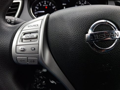 Used 2016 Nissan Rogue SV w/ SV Premium Package image 21