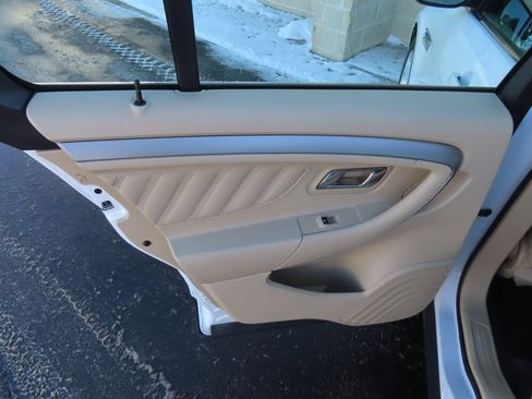 Used 2013 Ford Taurus SEL image 29