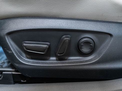 Used 2022 Toyota Camry SE w/ Carpet Mat Package (TMS) AWD/4WD image 20