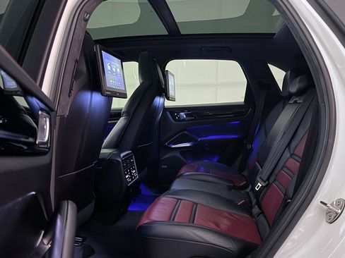 Used 2019 Porsche Cayenne Turbo AWD/4WD image 24