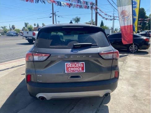 Used 2021 Ford Escape SE FWD image 4