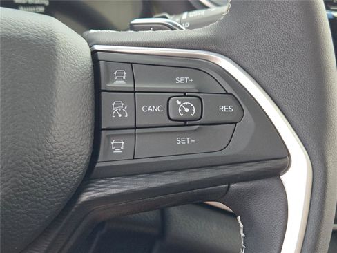 New 2025 Jeep Grand Cherokee Altitude image 35