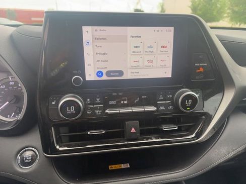 Used 2023 Toyota Highlander XLE FWD image 10