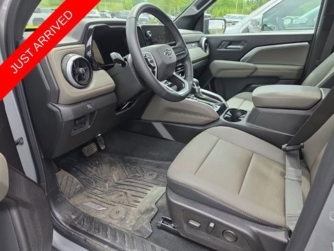 Used 2025 Chevrolet Colorado ZR2 w/ Midnight Edition AWD/4WD image 2