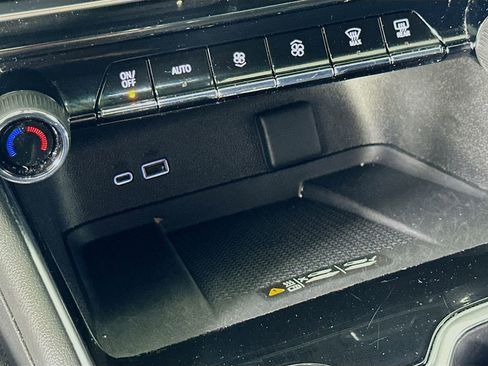 Used 2025 Chevrolet Traverse LT image 31