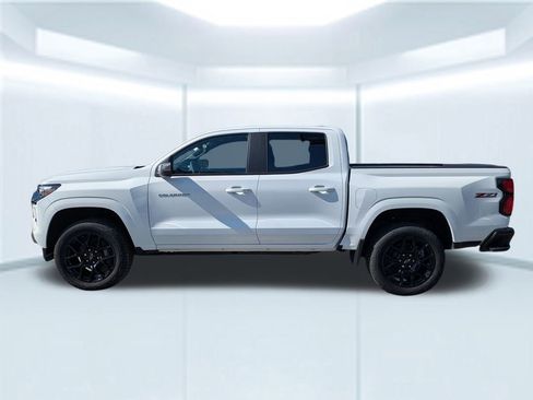 New 2025 Chevrolet Colorado Z71 image 2