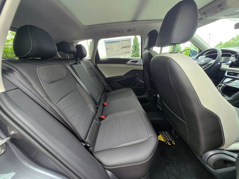 New 2026 Volkswagen Taos SE FWD image 11
