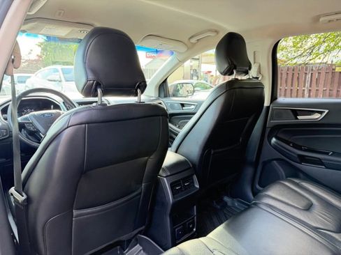 Used 2019 Ford Edge Titanium AWD/4WD image 16