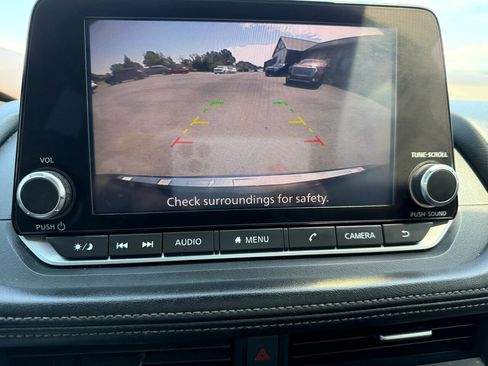 Used 2023 Nissan Rogue SV image 31