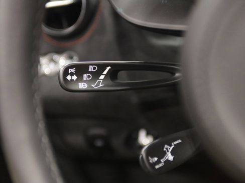 Used 2026 McLaren 750S Spider RWD image 25