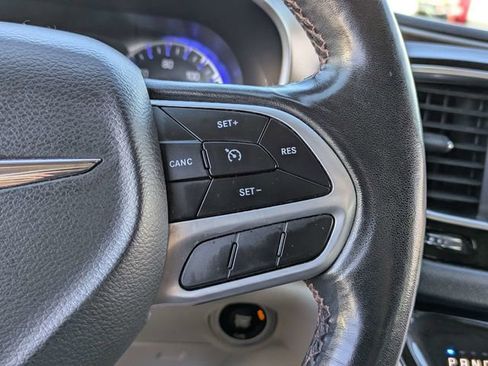 Used 2020 Chrysler Pacifica Touring-L w/ Tire & Wheel Group image 28