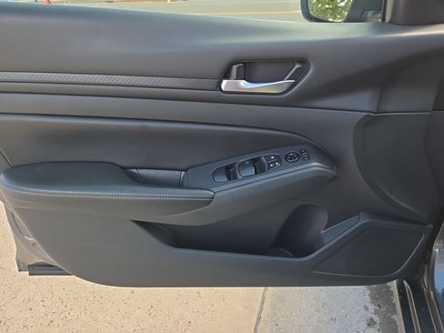 Used 2024 Nissan Altima 2.5 SV FWD image 12