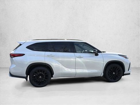 Used 2023 Toyota Highlander XSE AWD/4WD image 4