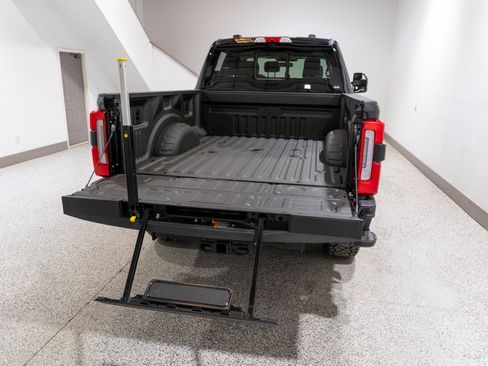 Used 2026 Ford F350 Platinum w/ Platinum Plus Package AWD/4WD image 11